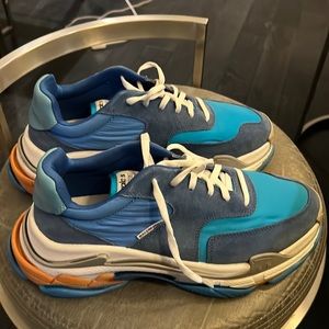 Balenciaga Men sneakers no box but used once